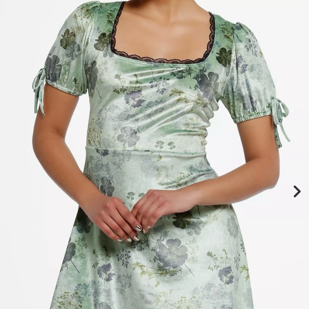 NWT Daisy Street Green Floral Velvet Puff Sleeve Mini Dress Size Small